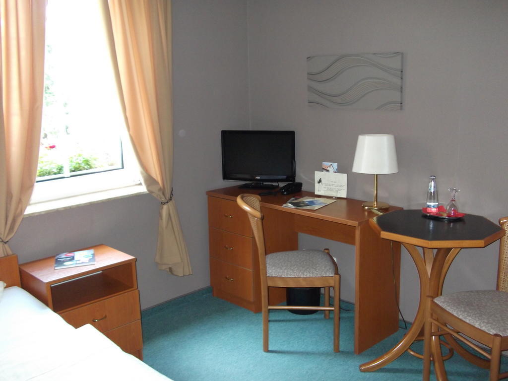 Pension & Cafe Am Kraehenberg Halle  Bilik gambar